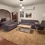 Domus Est Alba