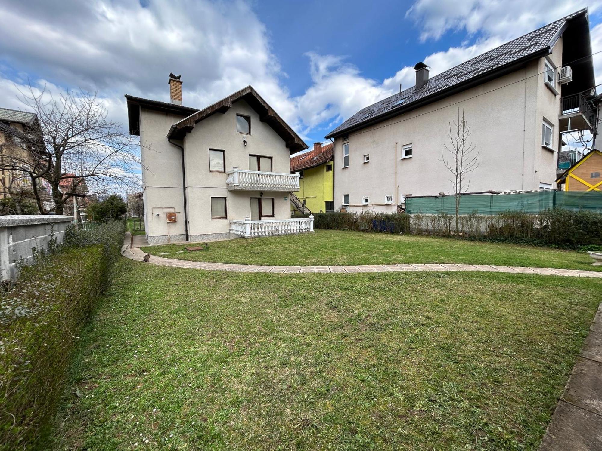 Villa Domus Est Alba