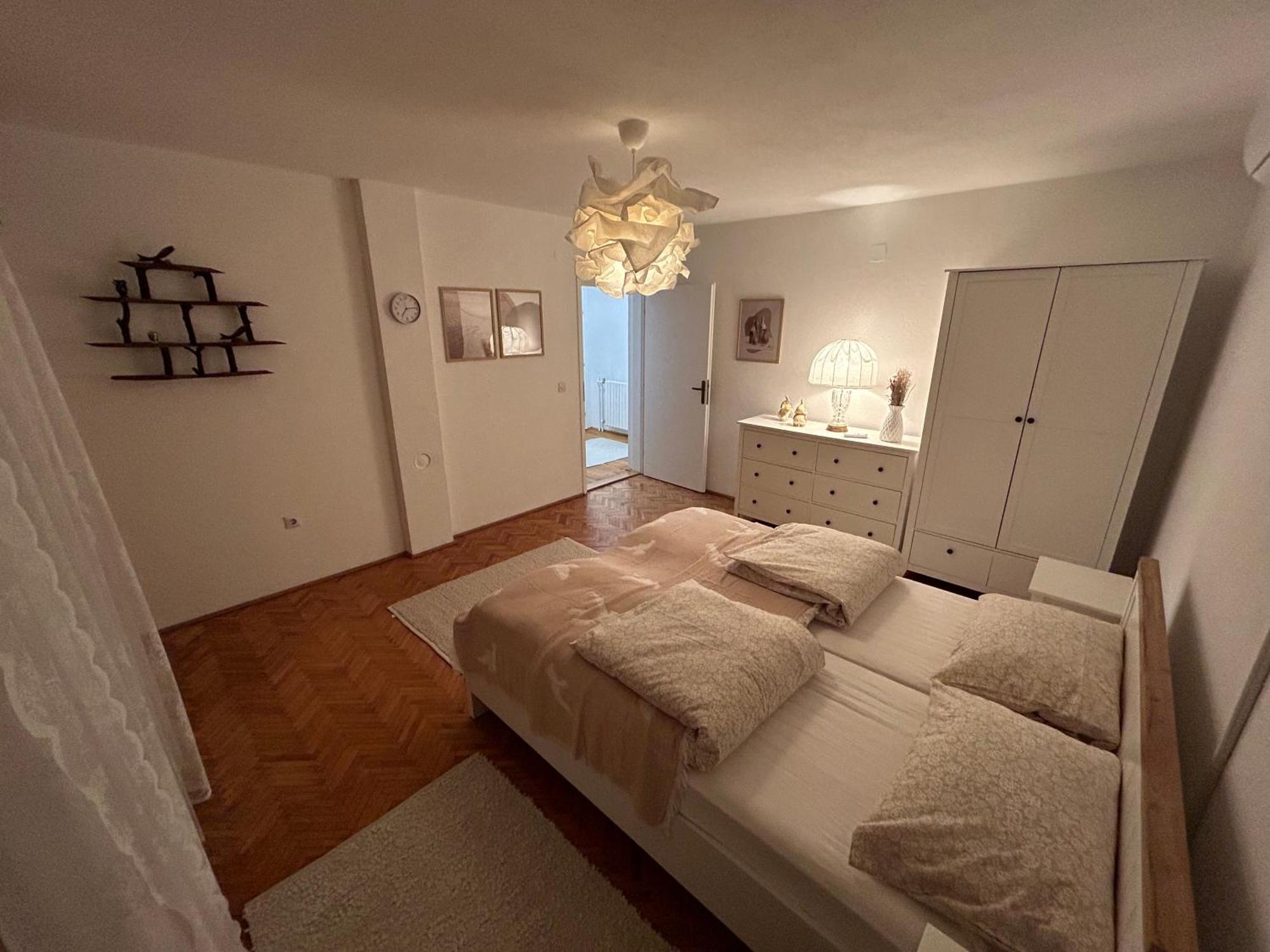Domus Est Alba