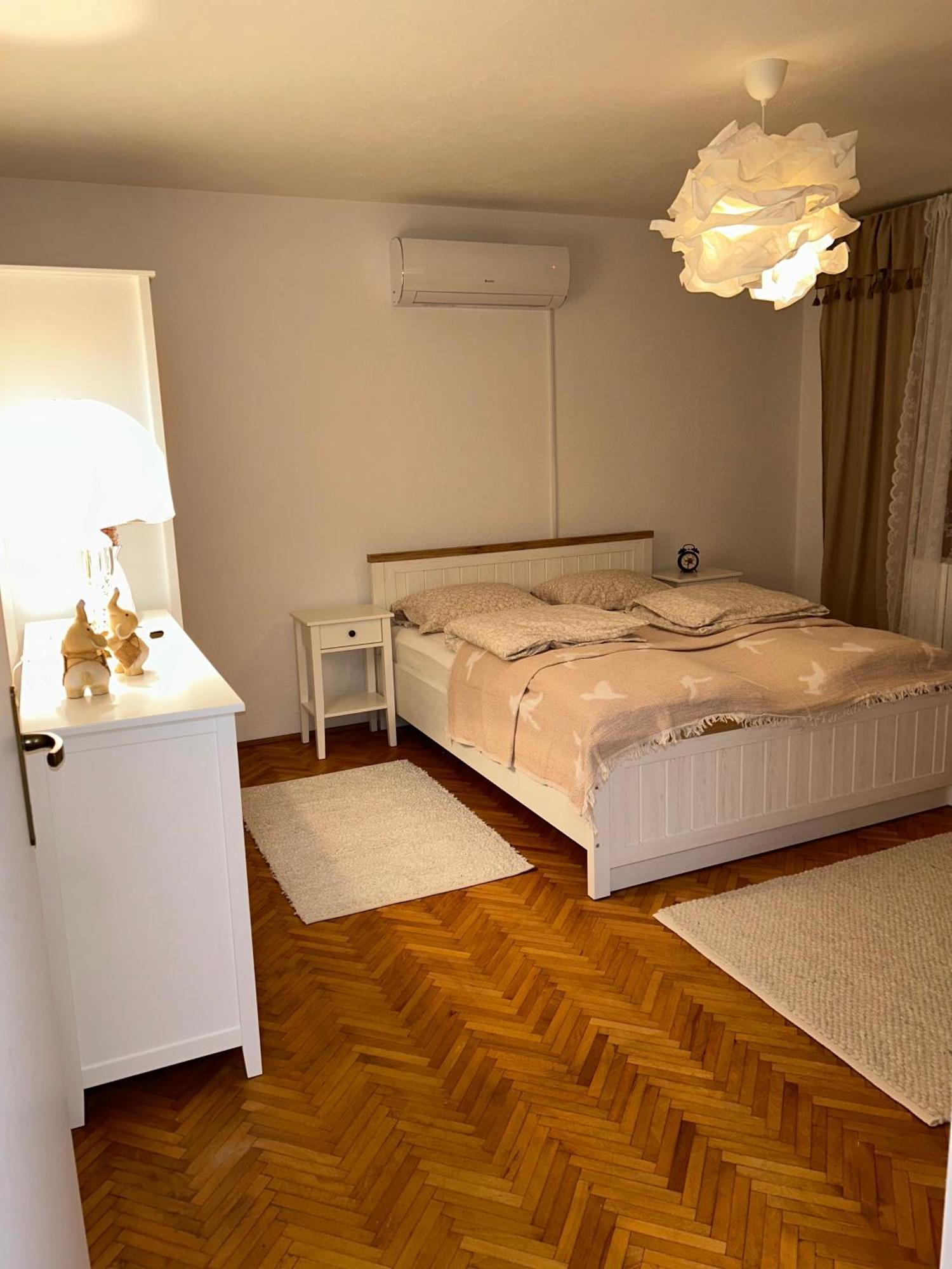 Domus Est Alba Villa