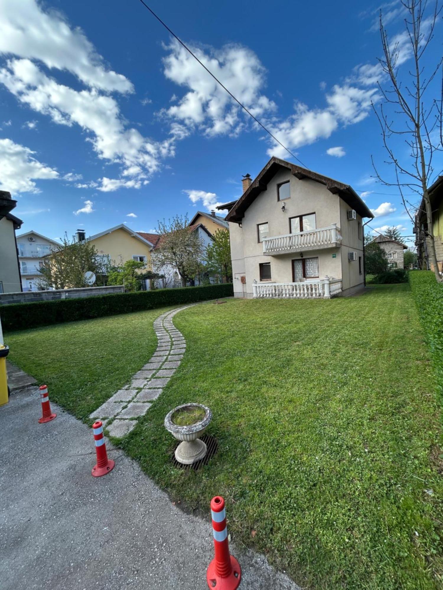 Domus Est Alba * Sarajevo